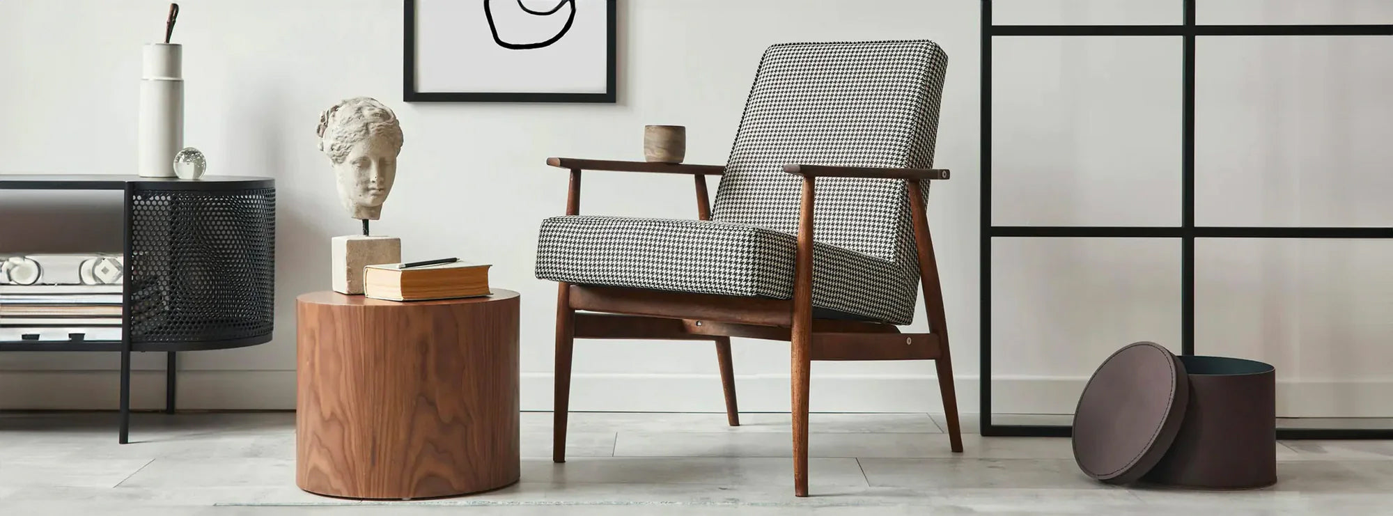 Chaises.