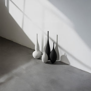 Vase Sculptural Élancé – Céramique Moderne Noir ou Blanc