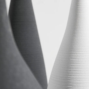 Vase Sculptural Élancé – Céramique Moderne Noir ou Blanc