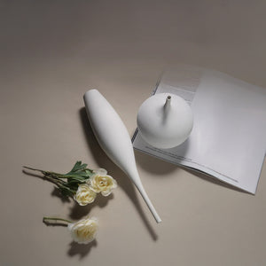 Vase Sculptural Élancé – Céramique Moderne Noir ou Blanc